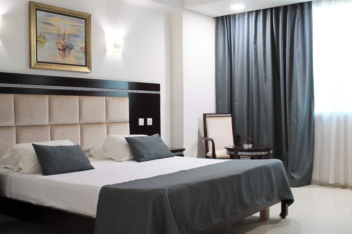 1 bedroom, premium bedding, in-room safe, desk