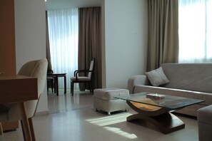 Premium bedding, in-room safe, desk, blackout curtains