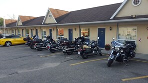 Free self-parking - Rainbow Inn (Huntsville)