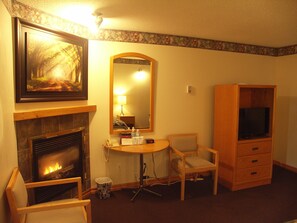 Deluxe Room, 1 Queen Bed with Sofa bed, Non Smoking - Rainbow Inn (Huntsville)