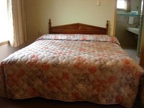 Soundproofing, iron/ironing board, rollaway beds, free WiFi - Nevada Inn (Nevada)