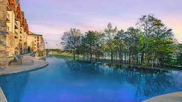 Piscine couverte, piscine extérieure (ouverte en saison)