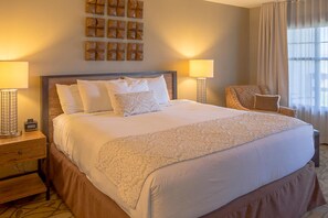 Colchones con pillow-top y caja de seguridad en la habitación 