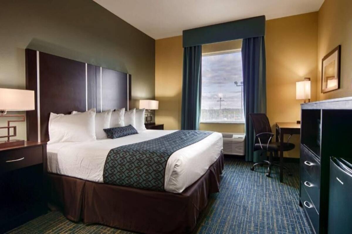 Pillowtop beds, in-room safe, desk, laptop workspace