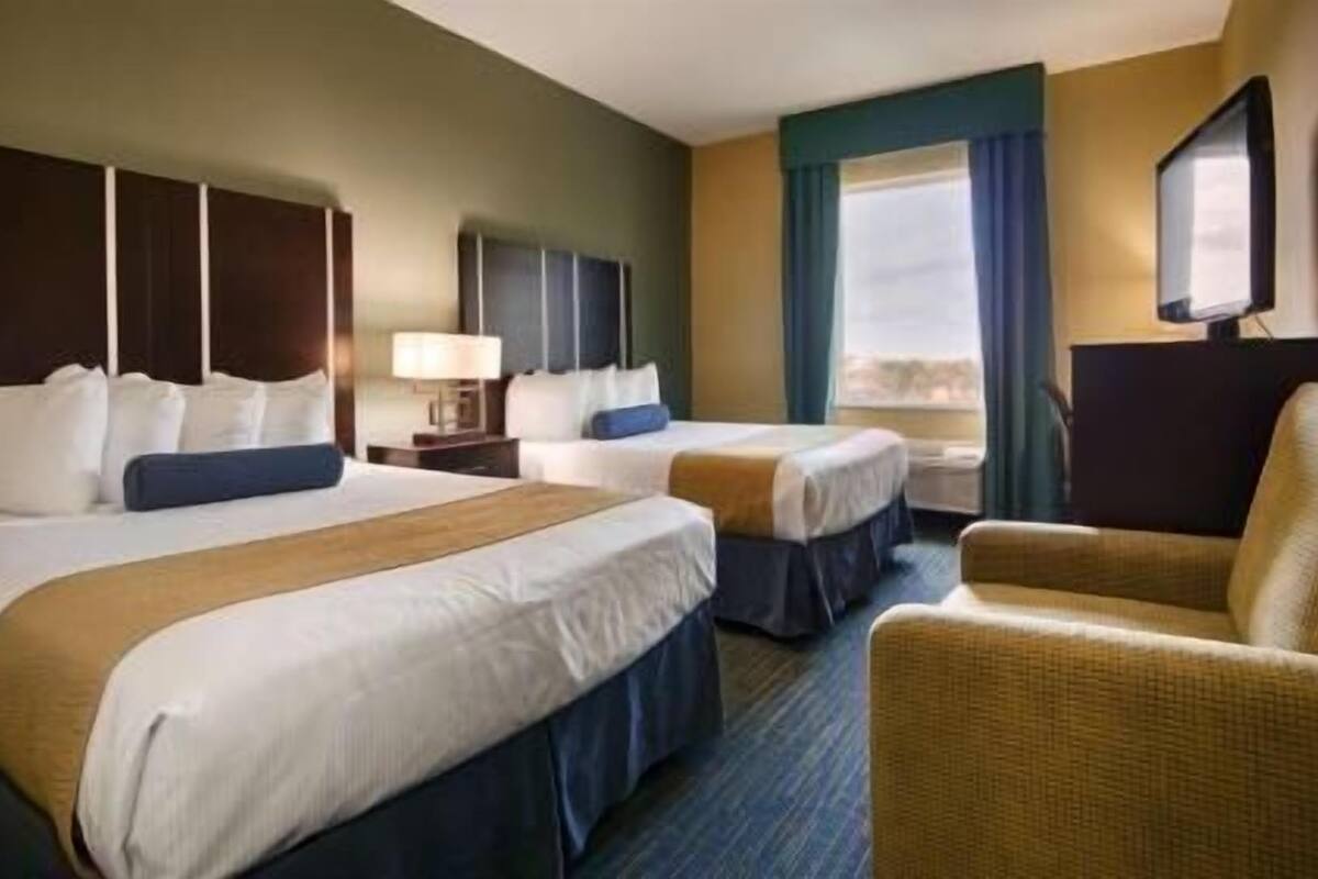 Pillowtop beds, in-room safe, desk, laptop workspace