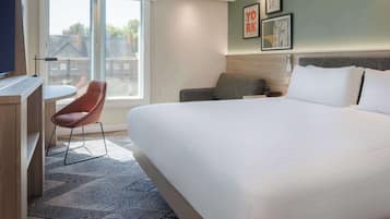 Room, 1 King Bed (High Floor) | Living area | 32-inch LCD TV with satellite channels, TV