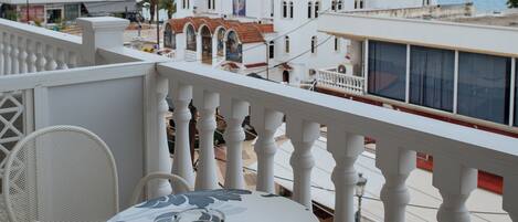 Habitació triple bàsica | Terrassa o pati