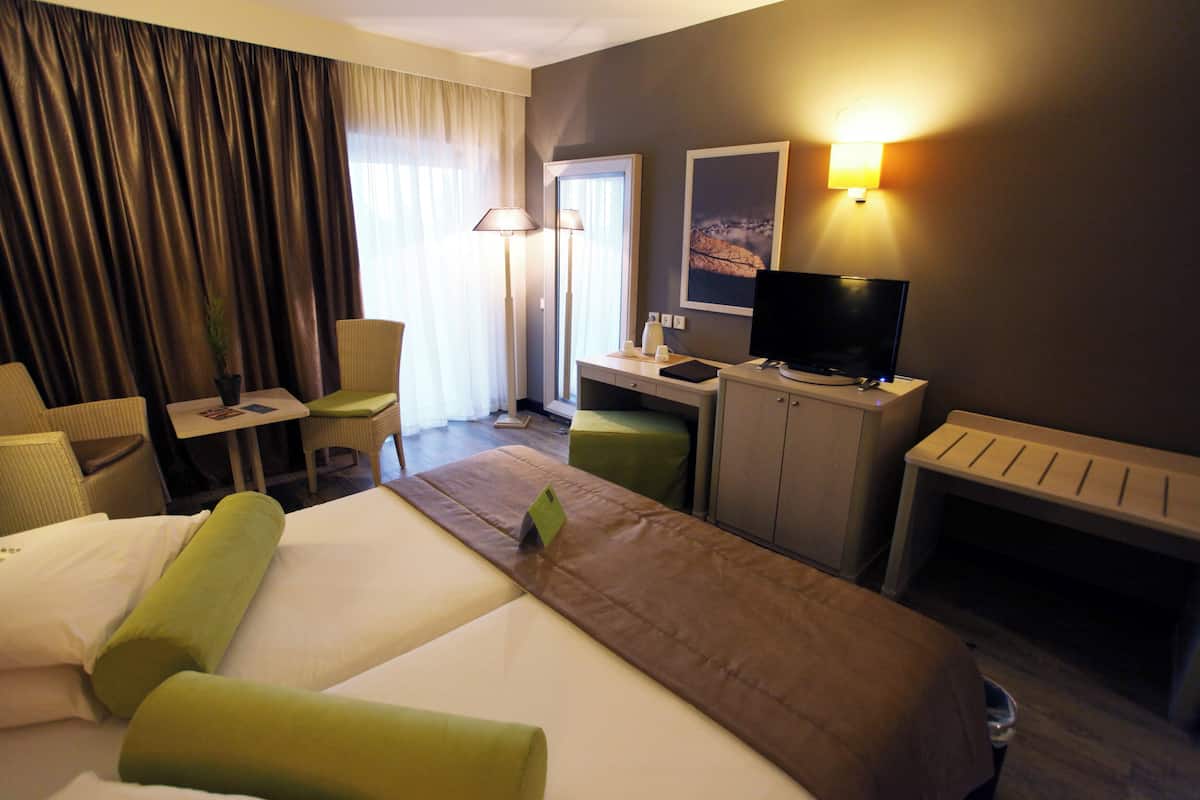 In-room safe, desk, free cots/infant beds, free WiFi