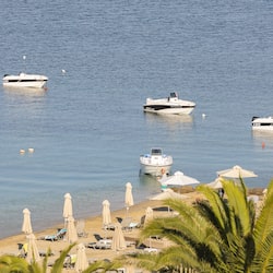 Private beach nearby, sun-loungers, beach umbrellas, beach towels