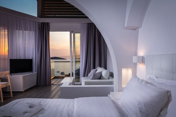 Deluxe Suite, Sea View | In-room safe, blackout curtains, iron/ironing board, WiFi - Akti Ouranoupoli (Aristotelis)