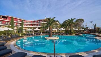 Outdoor pool, pool umbrellas, sun loungers