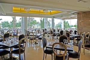 Desayuno buffet incluido todos los días 