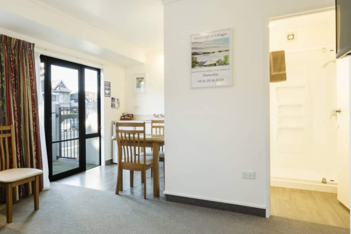 Standard Suite, 1 Bedroom, Ground Floor (Unit) | Living area