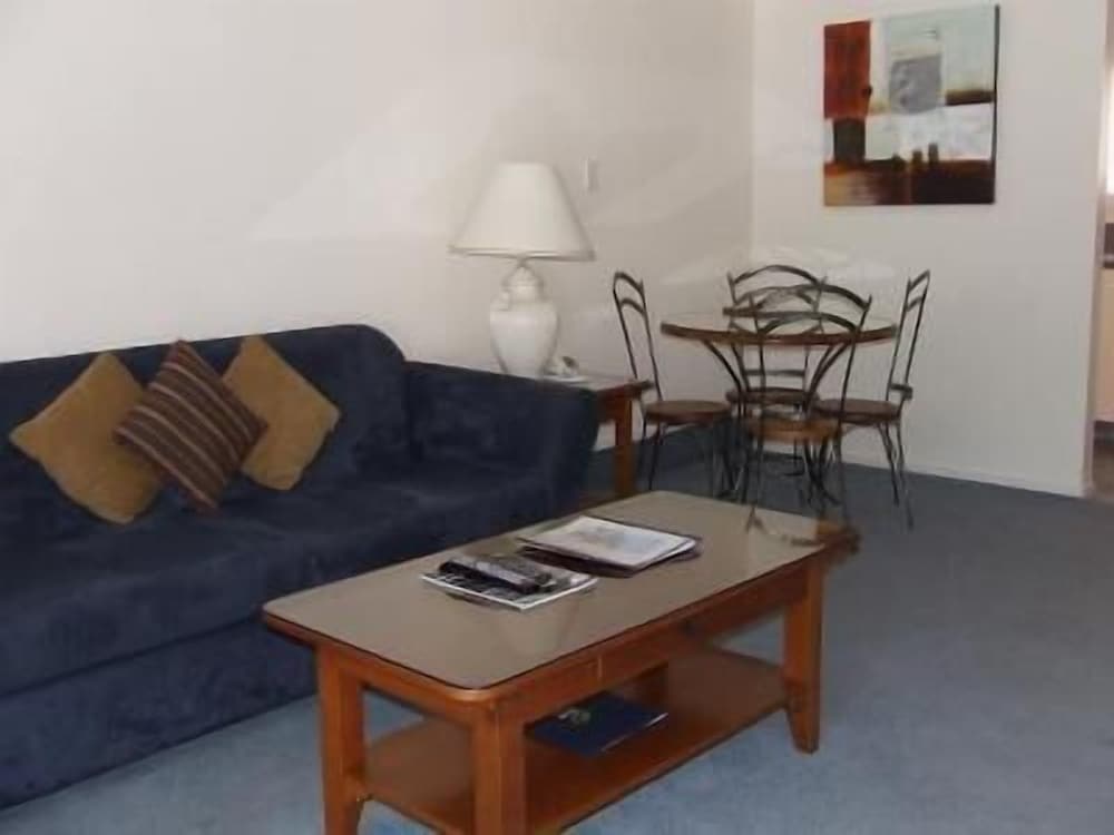 755 Regal Court Motel Dunedin by null