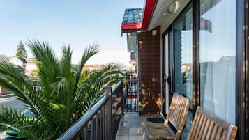 Premium Studio, Jetted Tub | Balcony