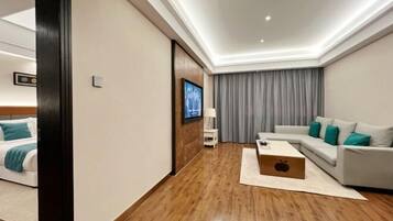 Minibar, in-room safe, iron/ironing board, Internet
