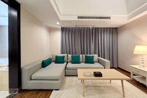 Minibar y caja de seguridad en la habitación 