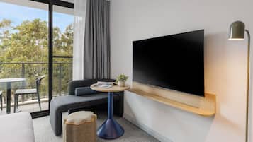 Televisión de pantalla plana de 55 pulgadas con canales digitales