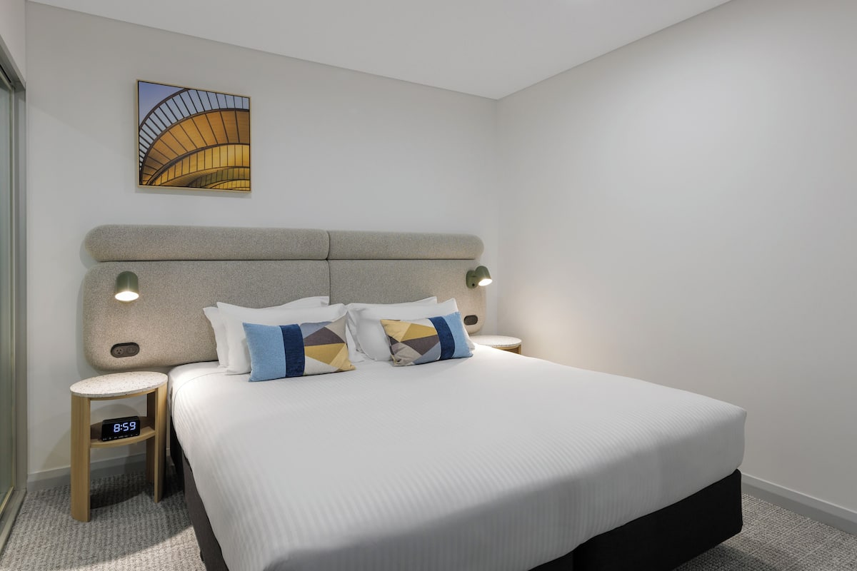 Three Bedroom Apartment | 3 bedrooms, in-room safe, laptop workspace, blackout drapes