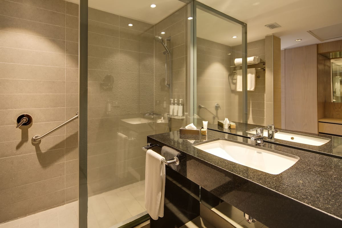 rainfall showerhead, free toiletries, hair dryer, slippers