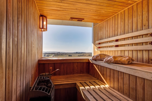 Couples treatment rooms, sauna, steam room, hot stone massages