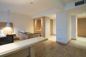 Presidential Suite, 1 King Bed, Non Smoking | Premium bedding, down comforters, pillowtop beds, minibar - Wyndham Concepcion Pettra (Hualpén)