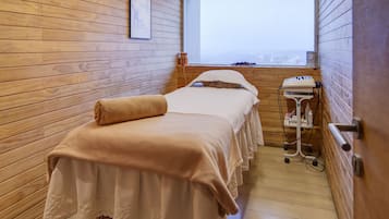 Behandlingsrum för par, bastu, ångbastu och massage med varma stenar