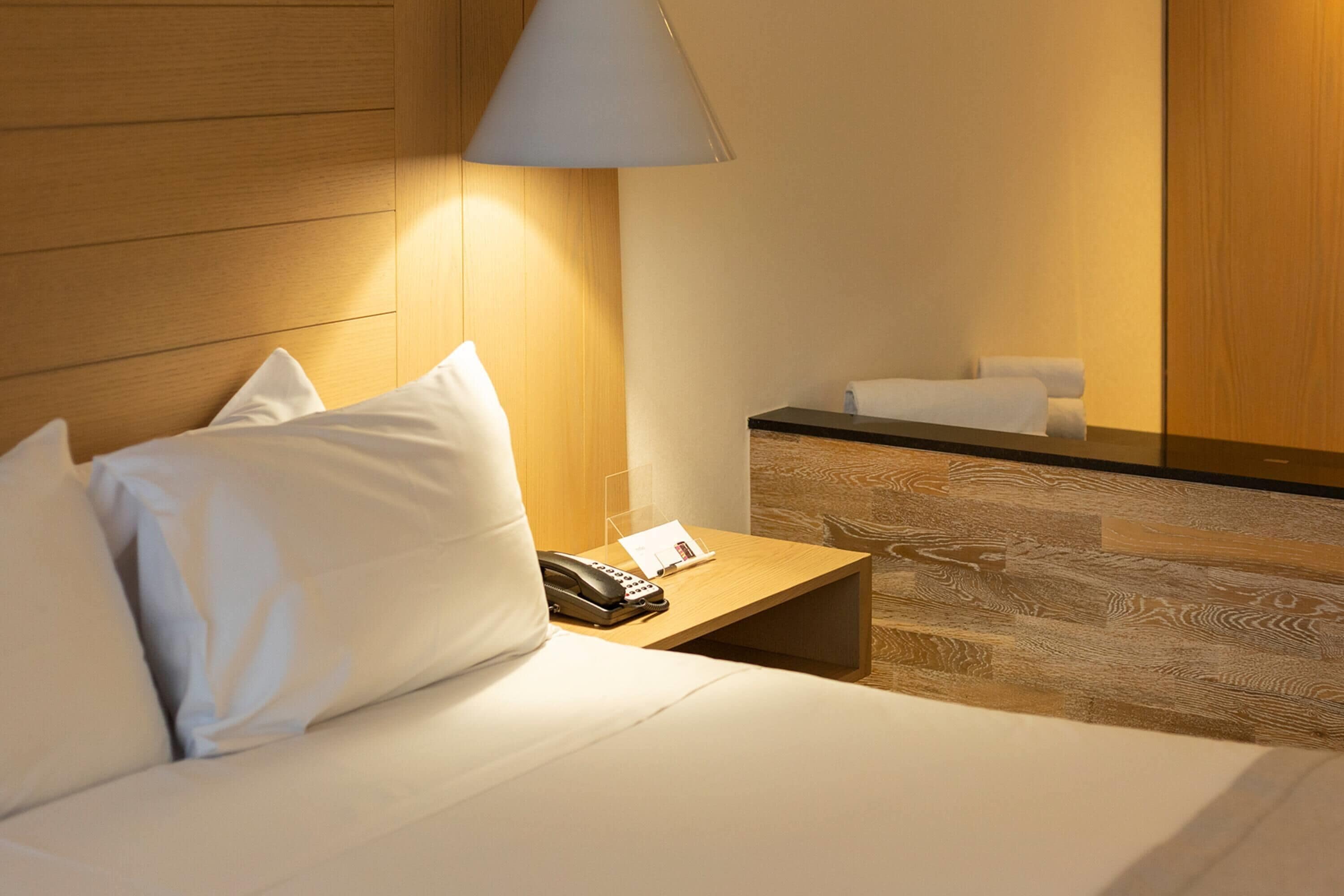 Standard Room, 1 King Bed, Non Smoking | Premium bedding, down comforters, pillowtop beds, minibar