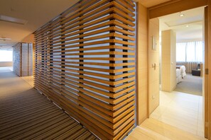 Habitación, 2 camas Queen size, con acceso para personas discapacitadas, para no fumadores | Ropa de cama de alta calidad, edredón, camas con pillow-top y minibar