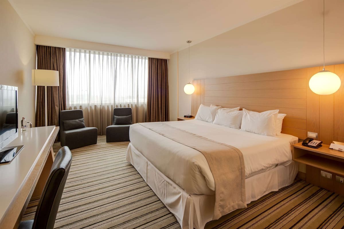 Luxe beddengoed, donzen dekbedden, pillowtop-bedden, een minibar