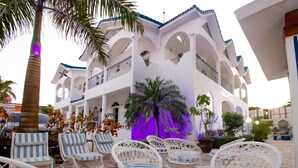 Courtyard - Hotel Villa Capri Salon & SPA (Boca Chica)