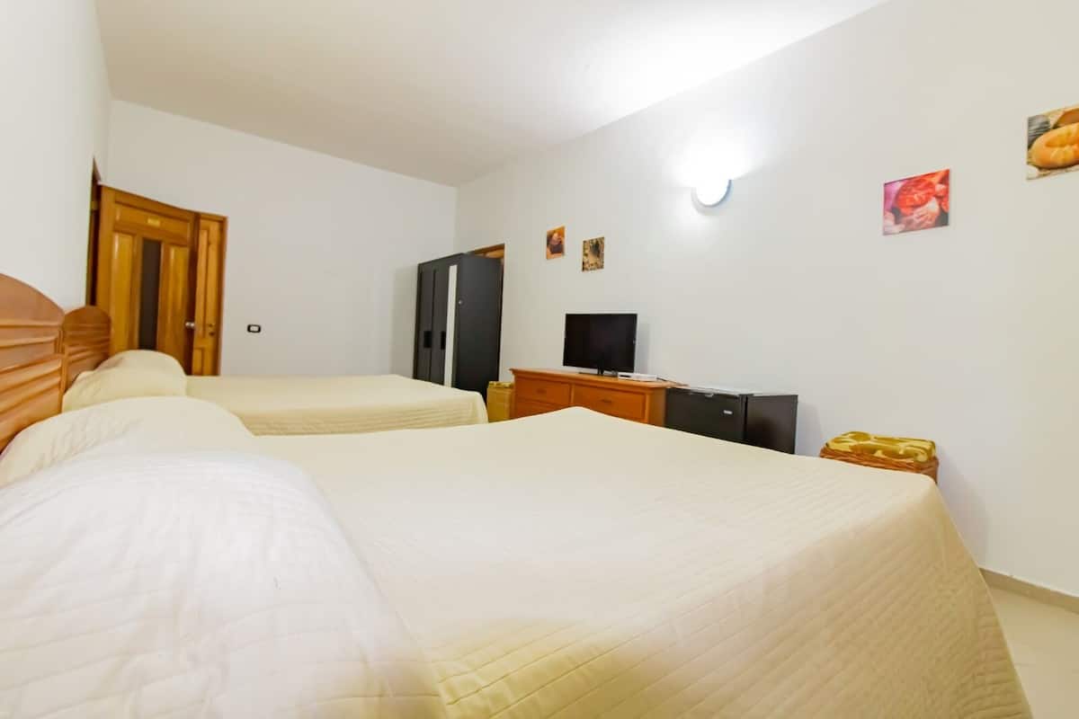 Superior Room | 8 bilik tidur, peralatan tempat tidur premium, peti besi dalam bilik