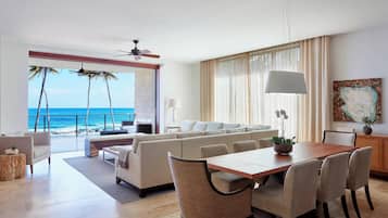 Minibar, in-room safe, desk, iron/ironing board