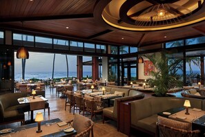 4 restaurants servant le petit déjeuner, spécialités Cuisine espagnole