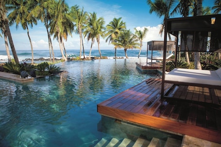 2 outdoor pools, free cabanas, pool umbrellas