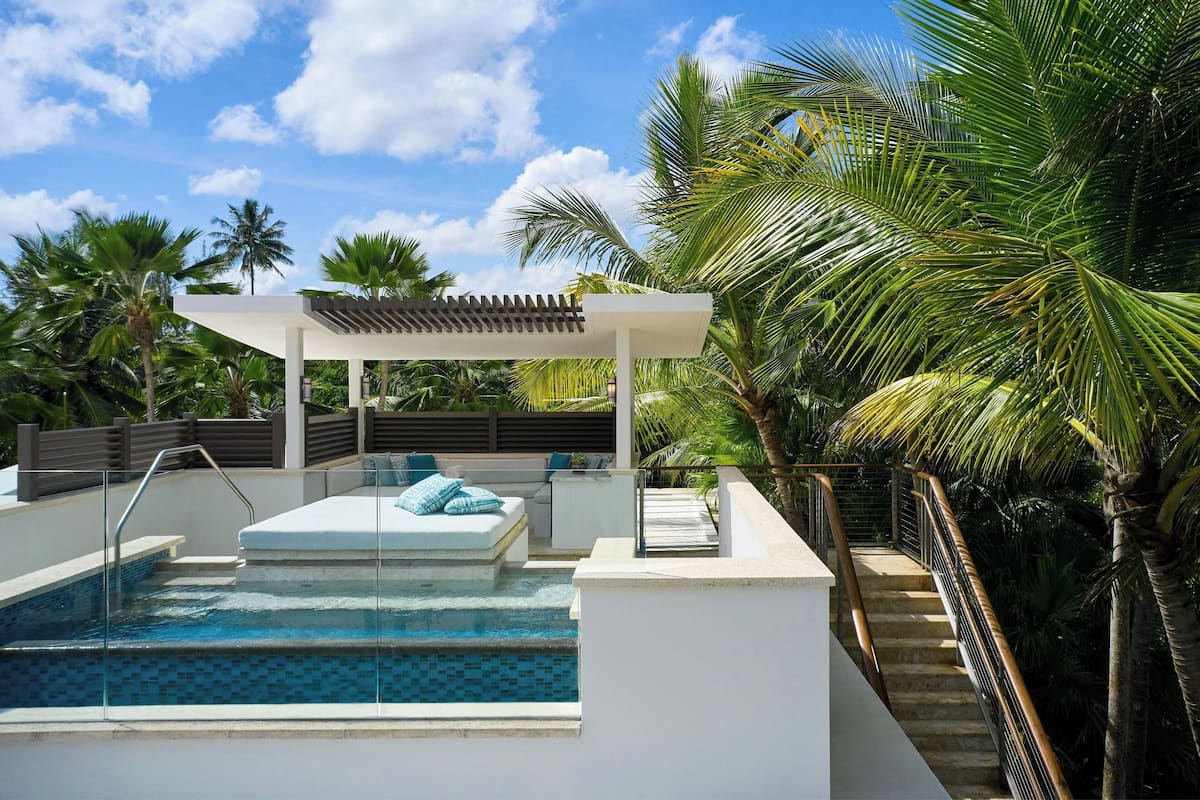 West Beach Rooftop Suite, 1 Bedroom Suite, 1 King, Sofa bed | Zwembad | 2 buitenzwembaden, gratis zwembadcabana's, parasols voor strand/zwembad