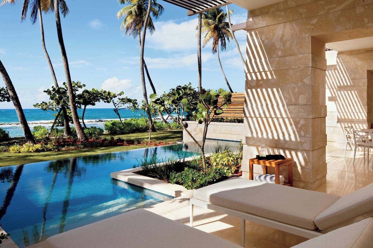 West Beach Ground-Floor, 2 Bedroom Suite, Beachfront | ミニバー、セーフティボックス (室内)、デスク、アイロン / アイロン台