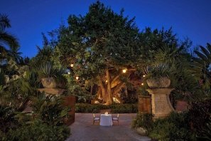 4 restaurants; breakfast, lunch, dinner, and brunch served - Dorado Beach, a Ritz-Carlton Reserve (Dorado)