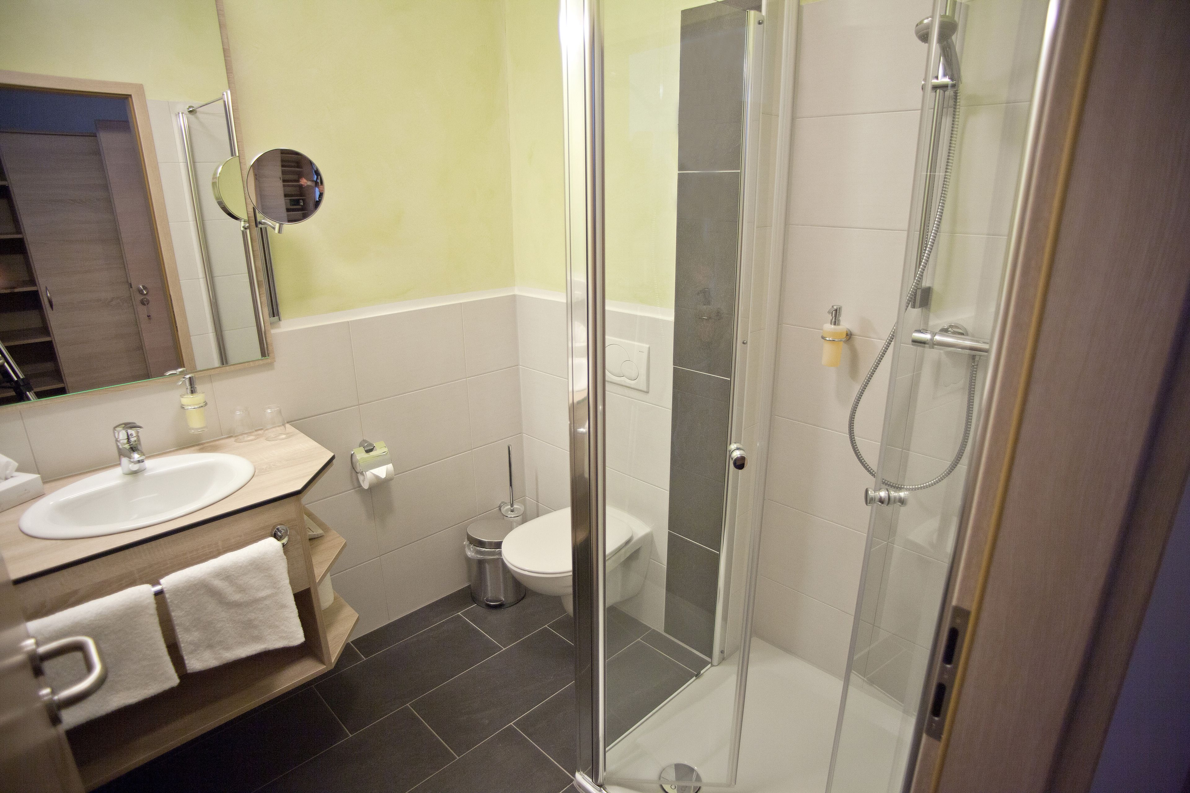 double room, annex building | bathroom | shower, free toiletries, bathrobes, slippers