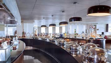 Frokost, lunsj og middag serveres, internasjonale retter