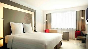 Minibar, in-room safe, desk, iron/ironing board