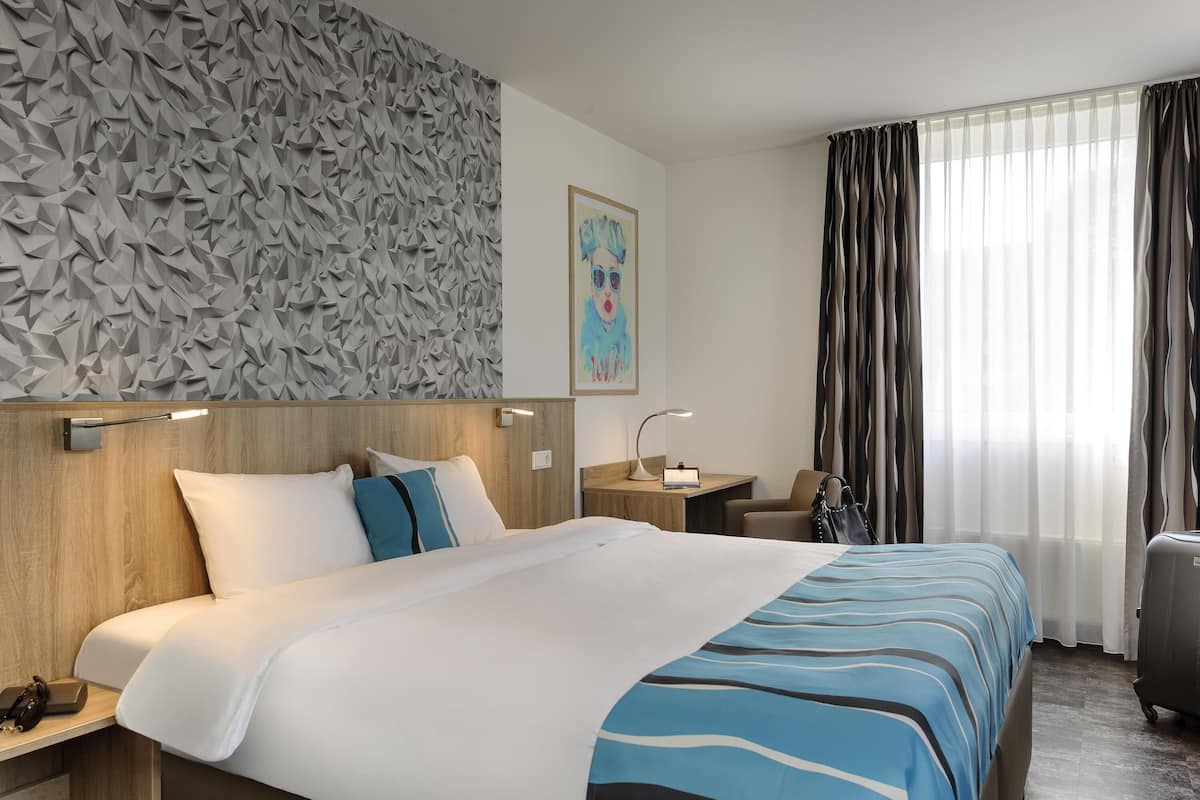 Comfort Double Room, 1 Double Bed (All Comfort) | 1 bedroom, in-room safe, desk, blackout drapes