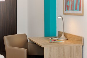 Comfort tweepersoonskamer, 1 tweepersoonsbed (All Comfort) | Een kluis op de kamer, een bureau, verduisterende gordijnen