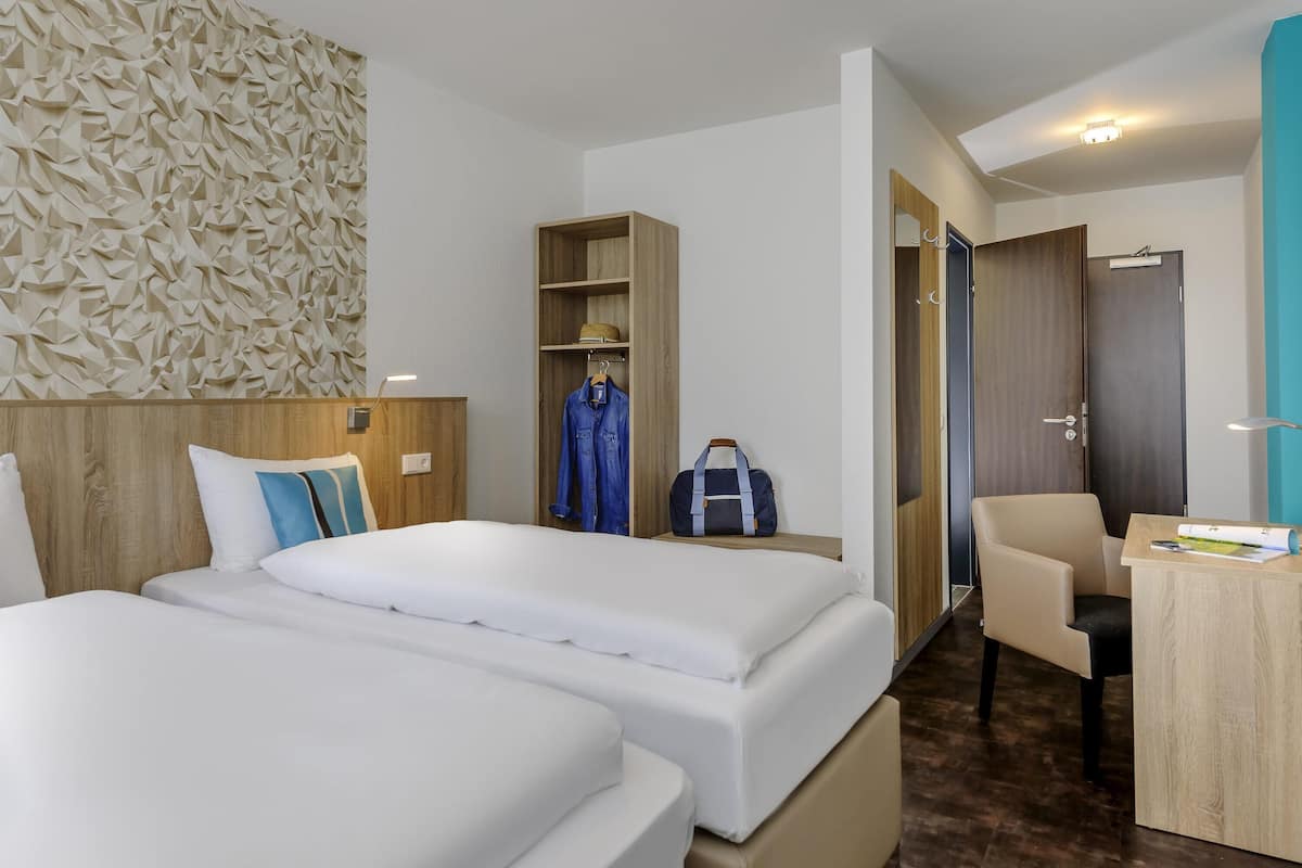 Comfort Room, 2 Twin Beds | 1 bedroom, in-room safe, desk, blackout drapes