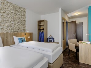 Comfort kamer, 2 eenpersoonsbedden | 1 slaapkamer, een kluis op de kamer, een bureau
