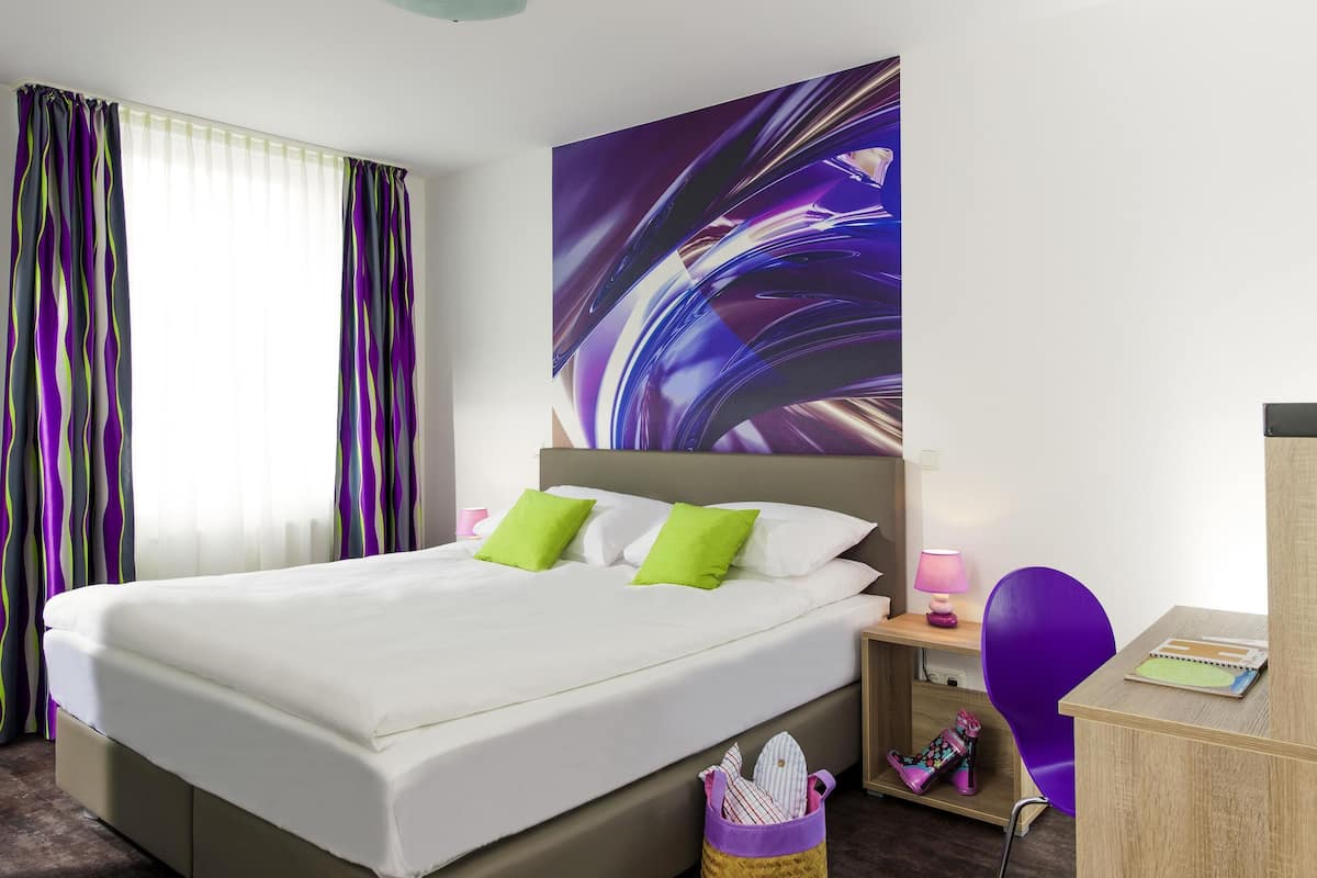 Coffres-forts dans les chambres, bureau, rideaux occultants