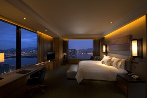Executive Suite, 1 King Bed | View from room