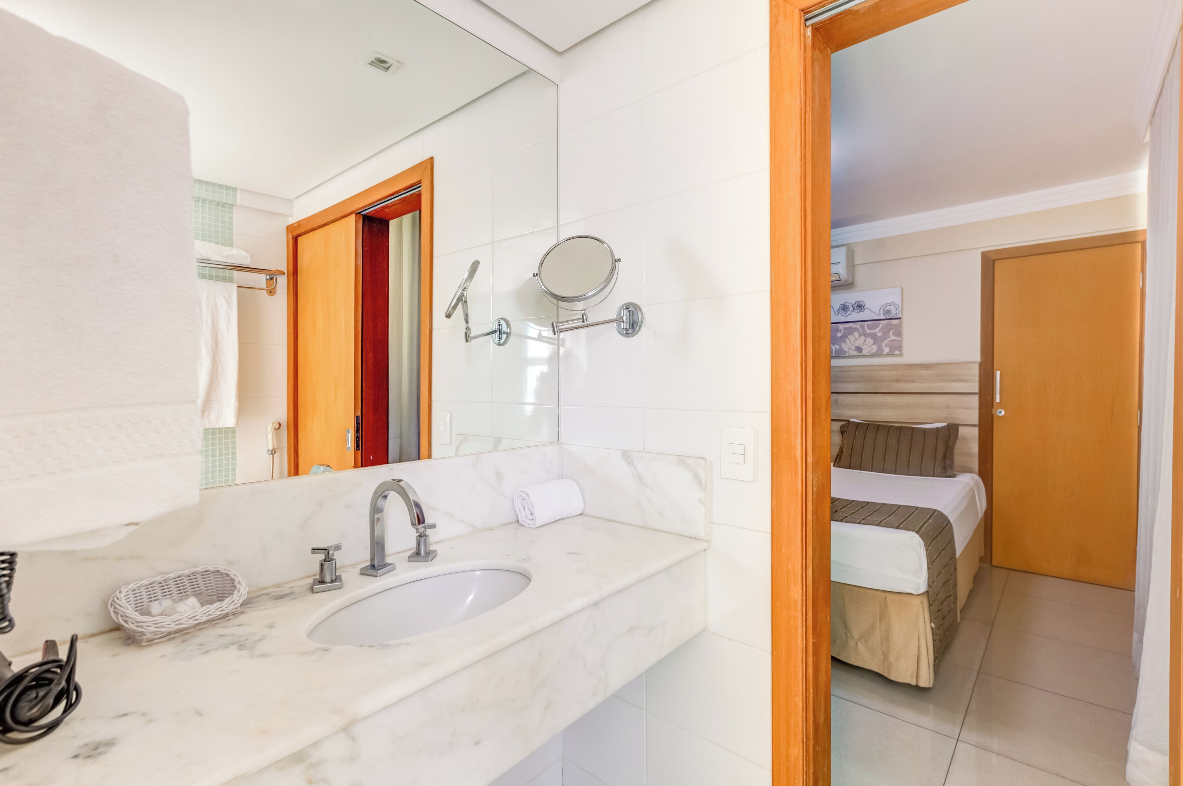 deluxe twin room | bathroom | shower, free toiletries, hair dryer, towels