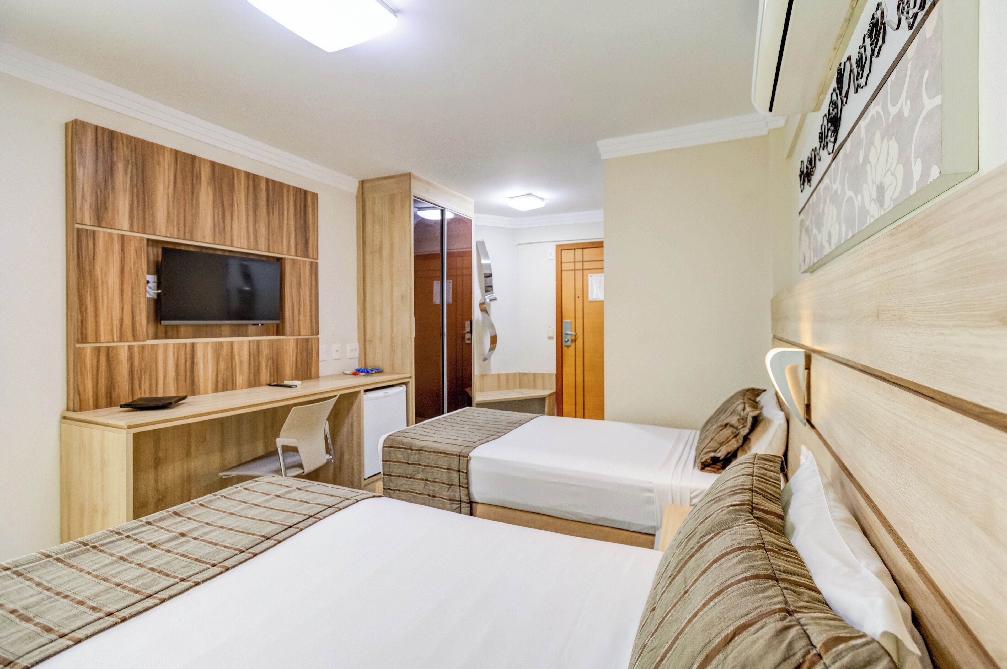 deluxe twin room | 1 bedroom, premium bedding, minibar, in-room safe