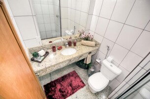 Deluxe Room, 1 Queen Bed | Bathroom | Shower, free toiletries, towels, soap